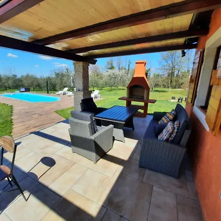 House In Nature * Tinjan