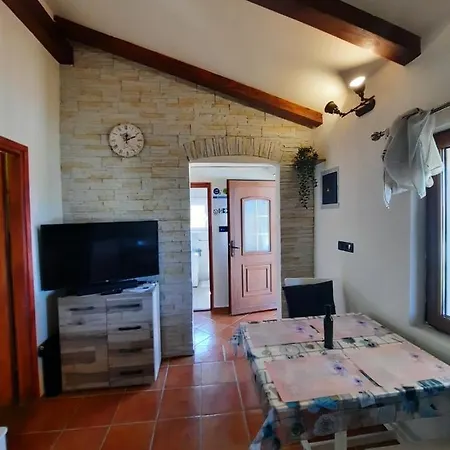 House In Nature Apartment Tinjan